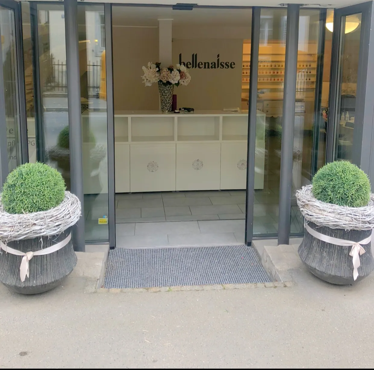 Eingang des Studios an der Dorfstrasse 21